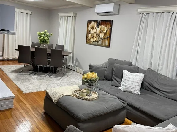 65 Milford St, Mendon, MA 01756