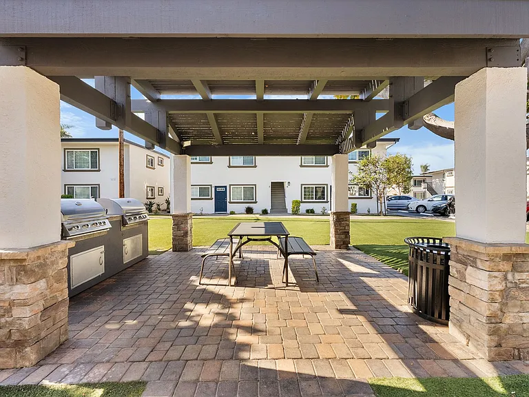 Pointe Pacific Apartment Homes — Photo 13