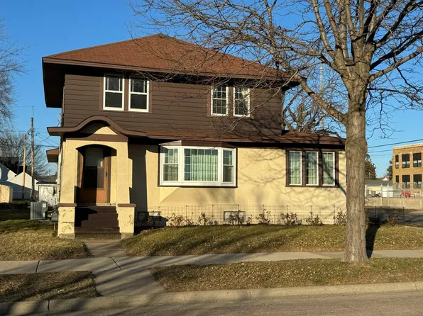 726 E 8th St, Winona, MN 55987