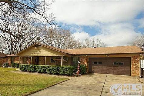 3rd image of 1107 Ervin Ln