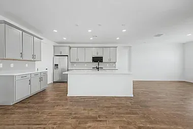 4 bed, 2491 sqft, $2,600 — Photo 3