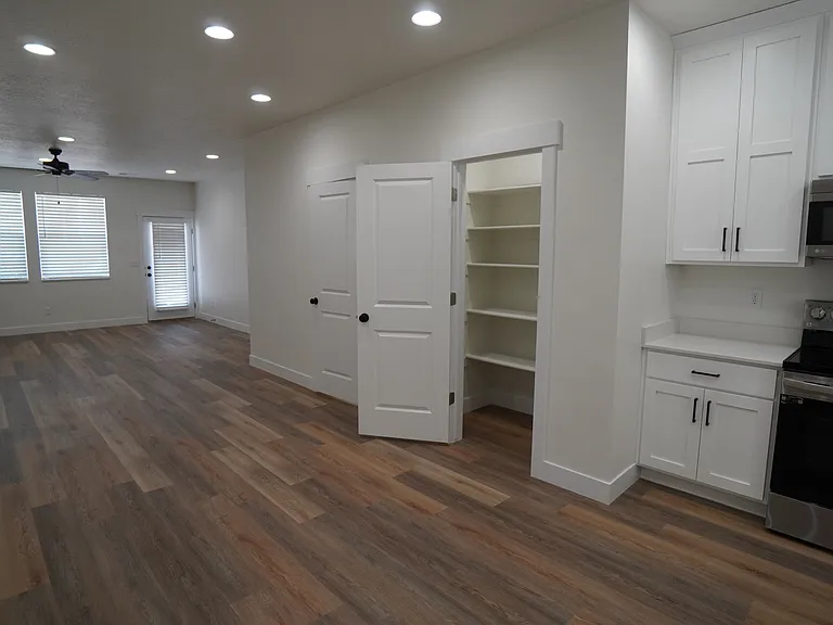 1558 S 150 W — Photo 15