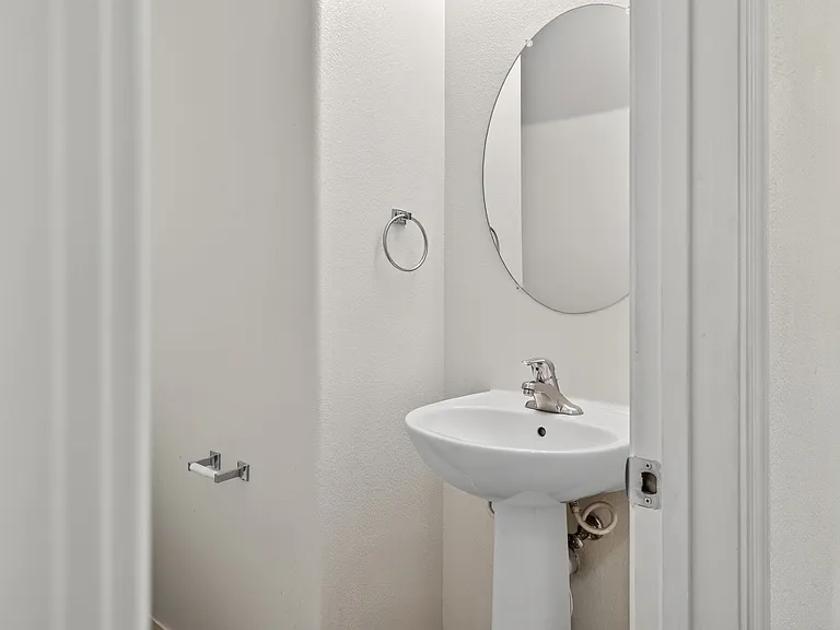 1704 Patrick Thomas Ct — Photo 13