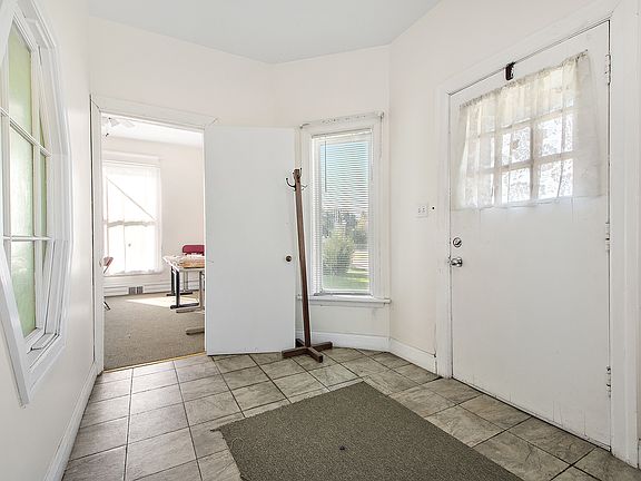 5th image of 305 S 6th Ave
