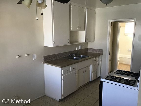 3rd image of 2840 E 6th St APT 04