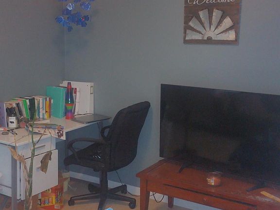 5th image of 812 NE 8th Ave APT 2