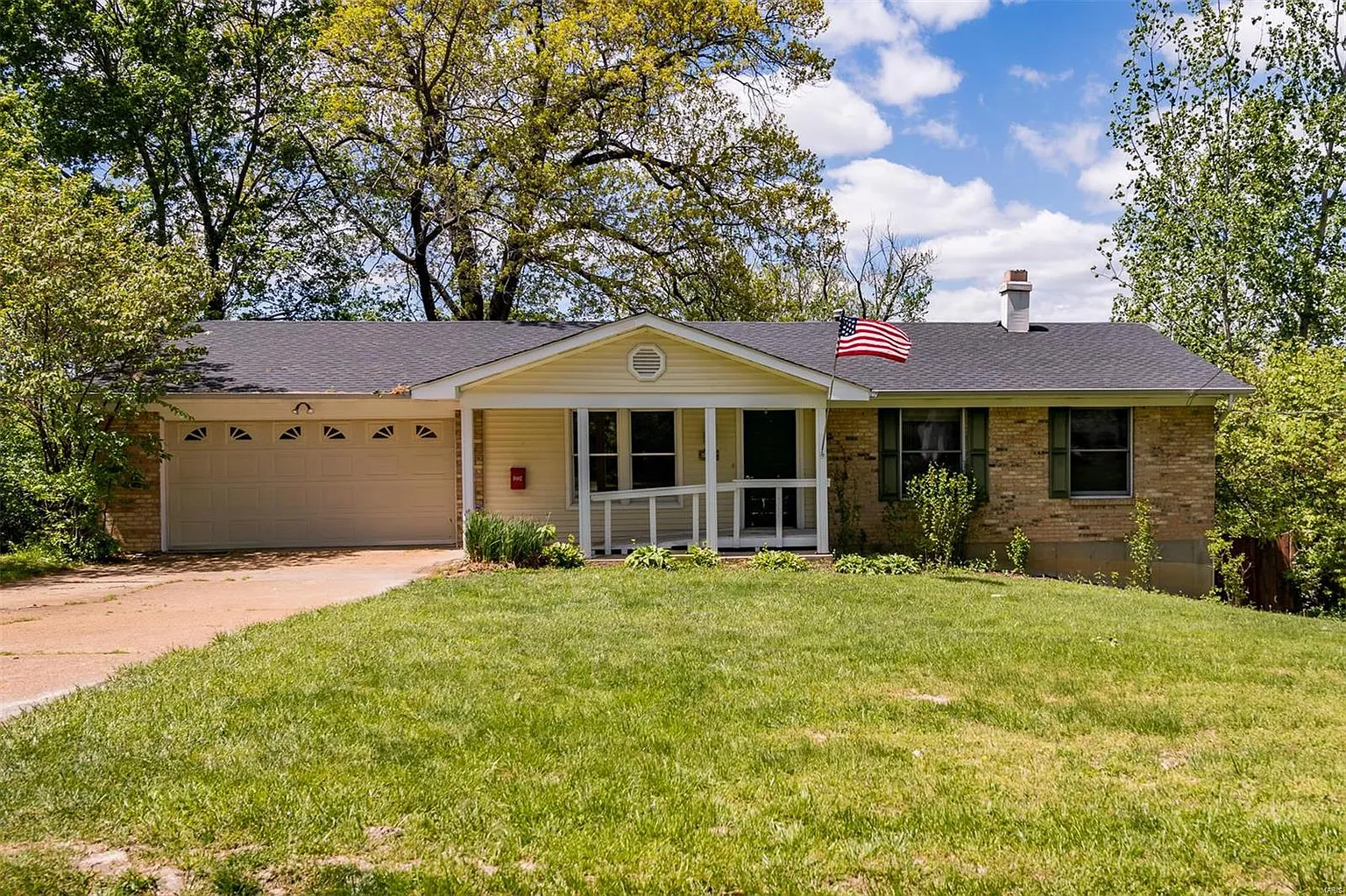 351 Frieda Ave photo 1