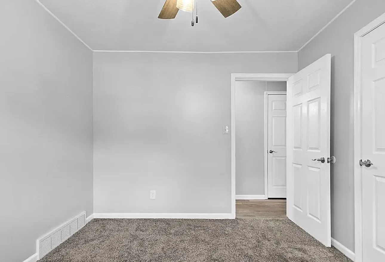 1906 Swifts Hwy — Photo 1