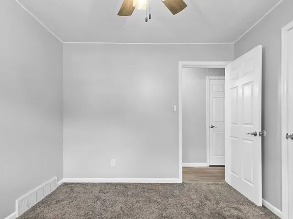 1906 Swifts Hwy, Jefferson City, MO 65109