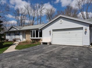 N68W15846 Chateau Dr, Menomonee Falls, WI 53051