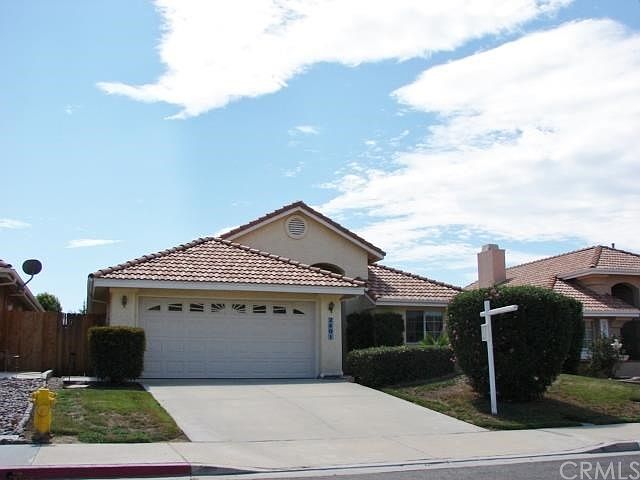 LOVELY 3 BEDROOM 2 BATH HOME in 55+ SENIORS AREA. NO MELLO ROOS, LOW TAX AREA. HOA only $42/YEAR. SPACIOUS 1608 SQ. FT. WITH DRAMATIC VOLUME CEILINGS. OPEN CONCEPT FLOOR PLAN & 3 DINING AREAS.