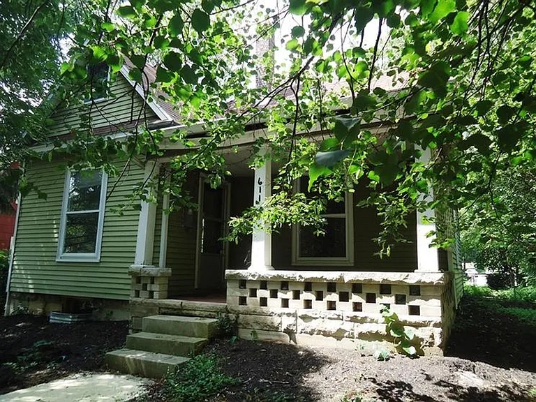 611 E University St — Photo 1