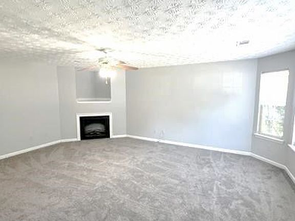 3rd image of 5556 Pineridge Ct