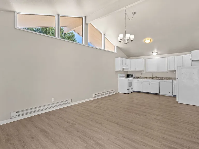 667 E Clarion Dr #D — Photo 8