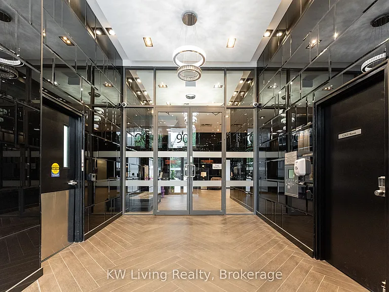 90 Broadview Ave #LW1 — Photo 37