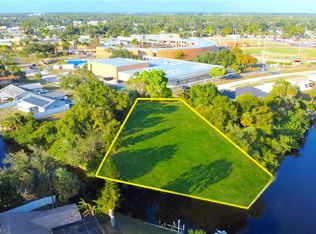 941 Iris DR, NORTH FORT MYERS, FL 33903