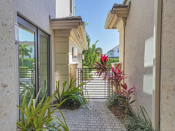 5th image of 9081 Chauvet Way