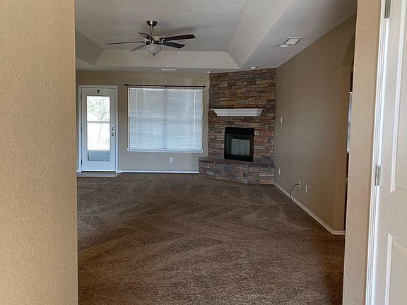 3rd image of 1008 Saunders Dr
