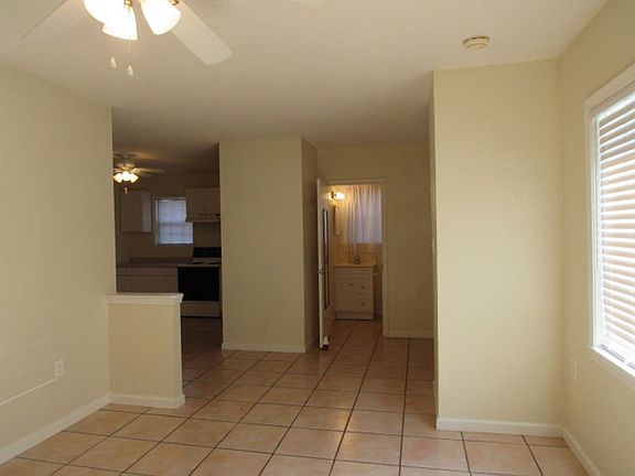 4th image of 3209 E Lloyd St #A