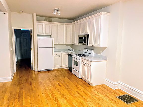 2nd image of 1926 N Wolcott Ave #1F