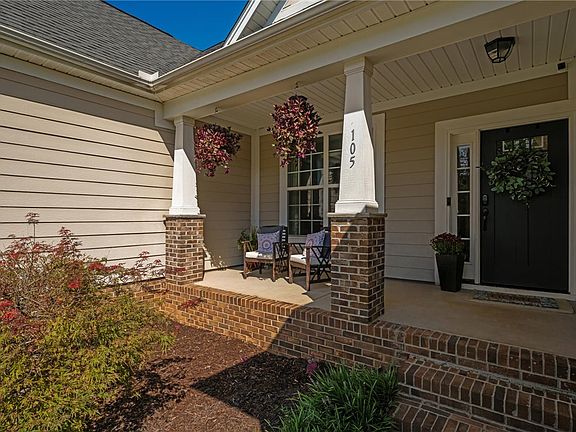 3rd image of 105 Childers Cir