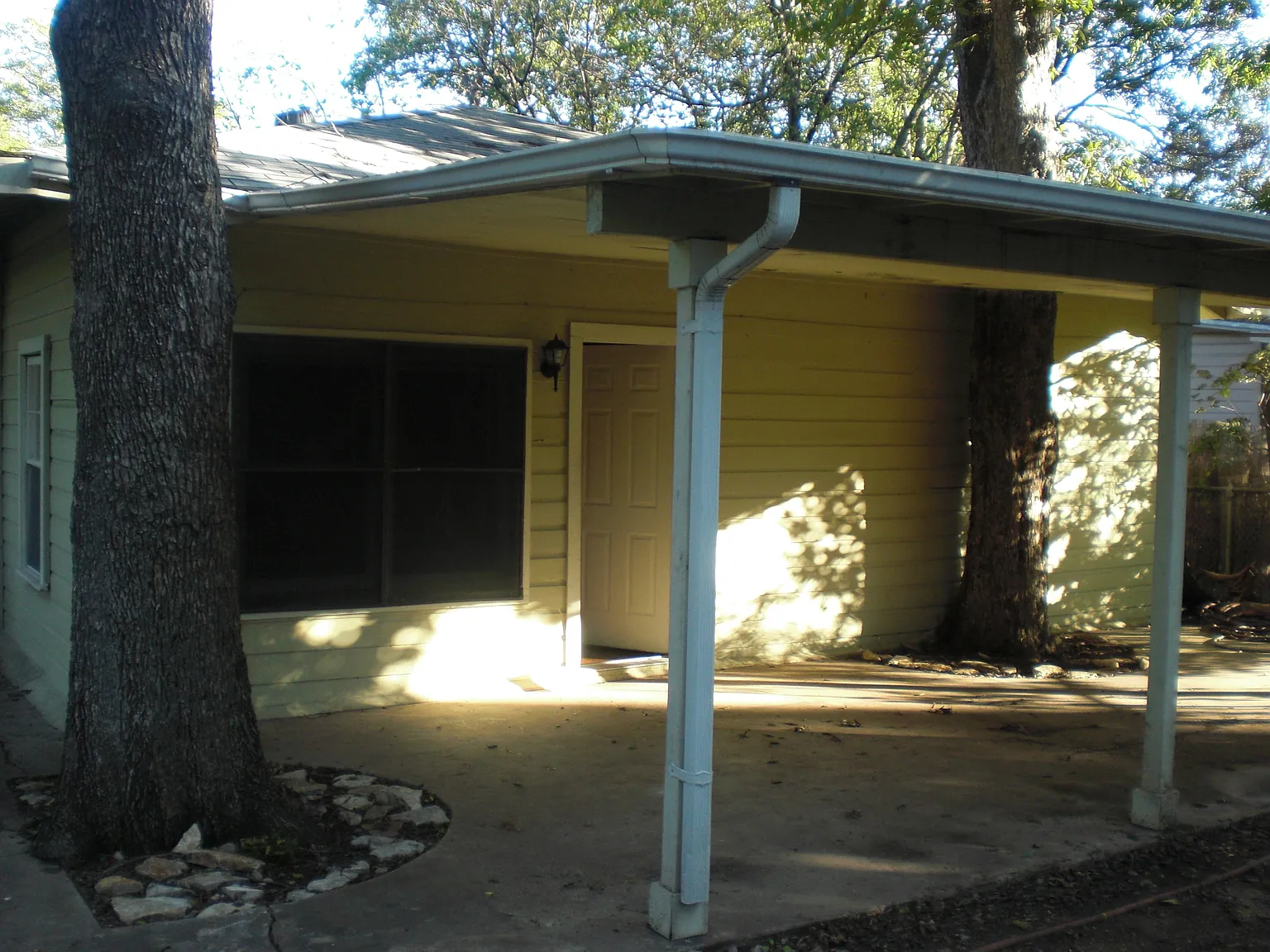 2 bed, 700 sqft, $1,400 — Photo 1