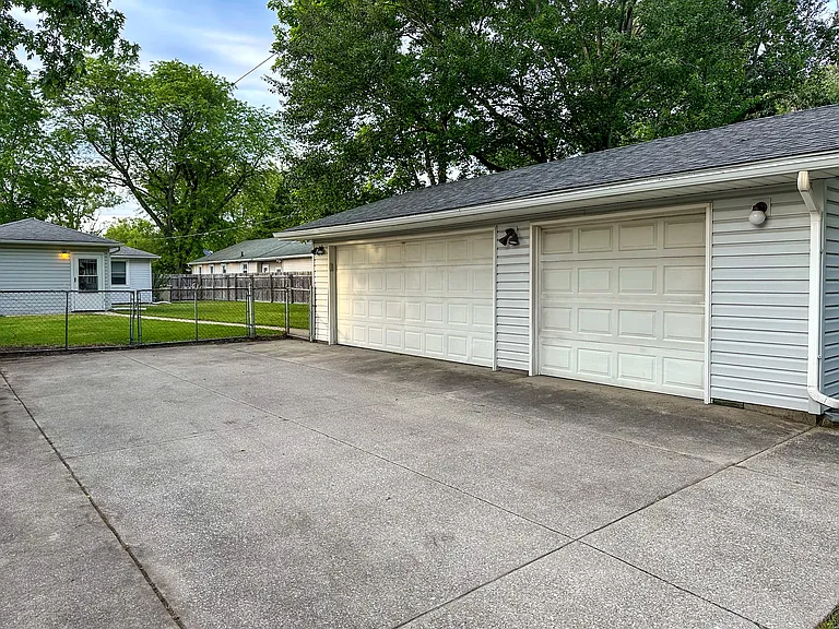 3 car garage