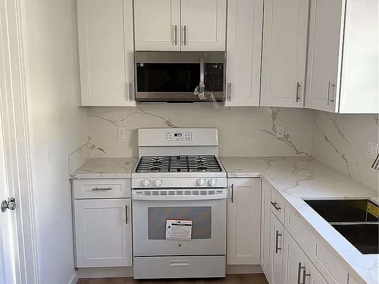 1 bed, 515 sqft, $2,200 — Photo 2