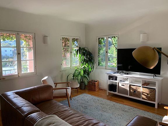 3rd image of 941 N Vendome St #943-1/2