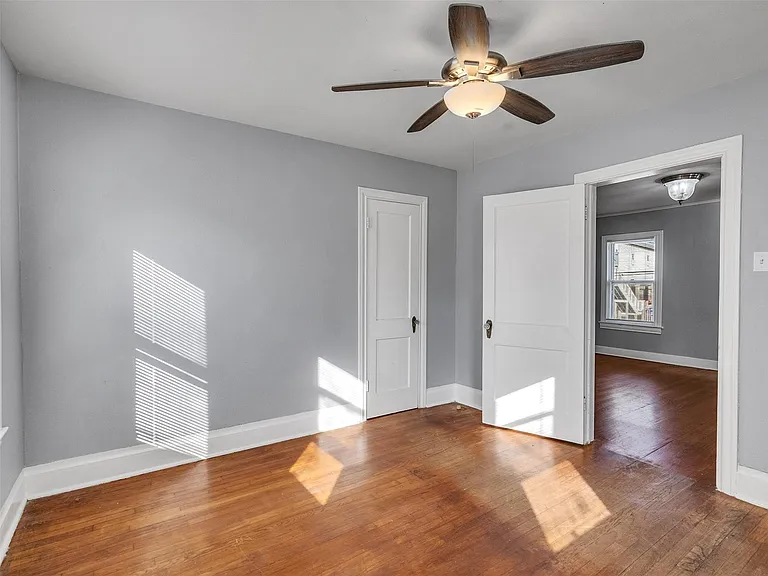 5019 Avenue M 1/2 — Photo 16