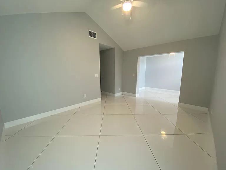 2032 Gregory Dr — Photo 13