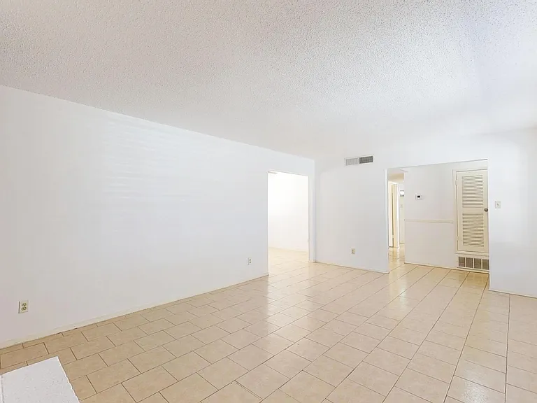 6925 Escondido Dr #B — Photo 8