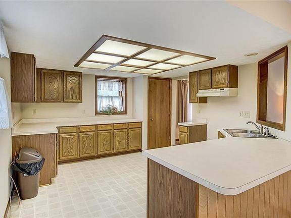 5th image of 1556 Hickory Glen Dr
