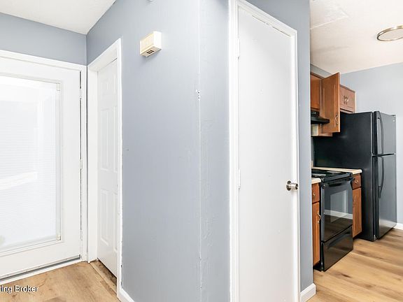 3rd image of 530 Independence Ct