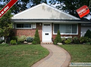 50 Arthur Ave, South Floral Park, NY 11001