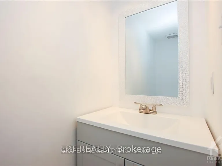 121 Erin Cres — Photo 13