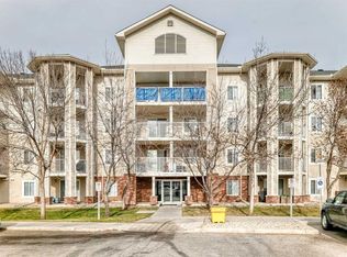 17 S Country Village Bay NE #312, Calgary, AB T3K5Z3