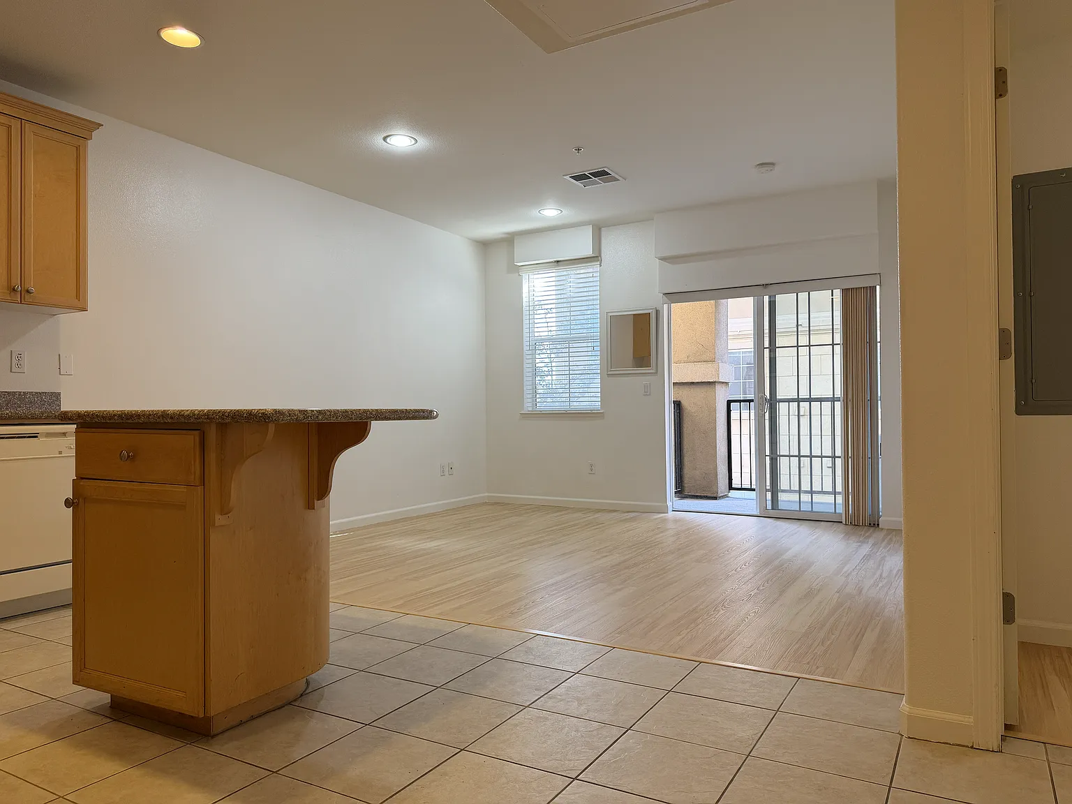 1 bed, 720 sqft, $2,300 — Photo 4