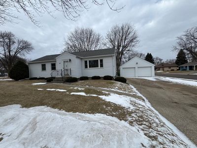 137 E St, Marshall, MN, 56258