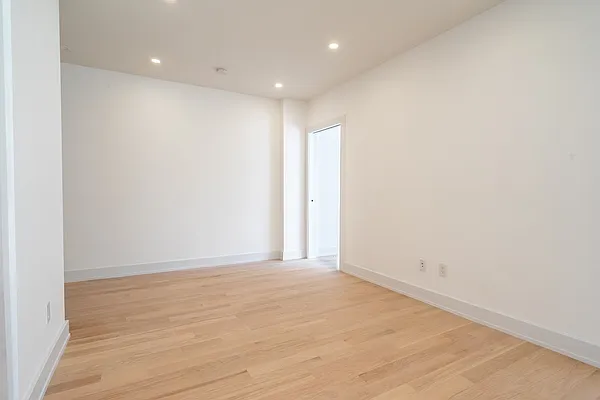 Rented by Metropolitan Equities | media 3