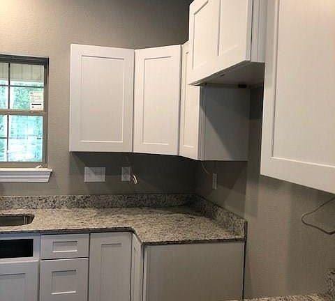 3rd image of 75 London Dr