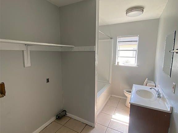 5th image of 605 Hennessee St