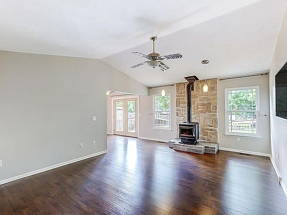 2nd image of 945 Tam O Shanter Way