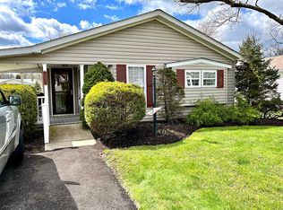 491 Goldenrod Xing W, New Hope, PA 18938