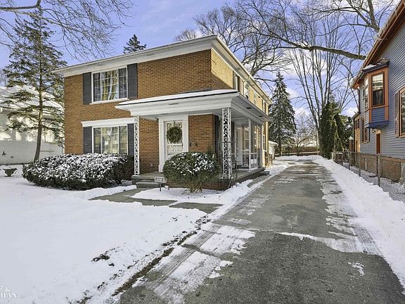 2nd image of 386 Saint Clair St #1