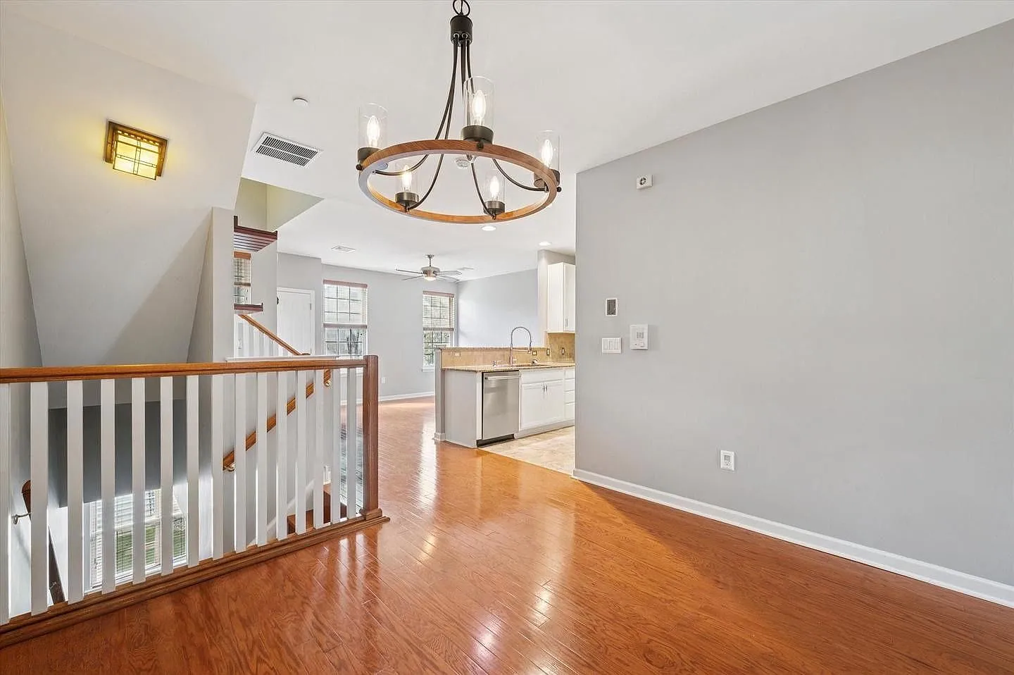 3 bed, 3.0 bath, 1700 sqft, $2,900 — Photo 4