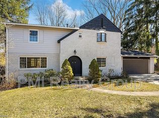 607 Castle Blvd, Akron, OH 44313