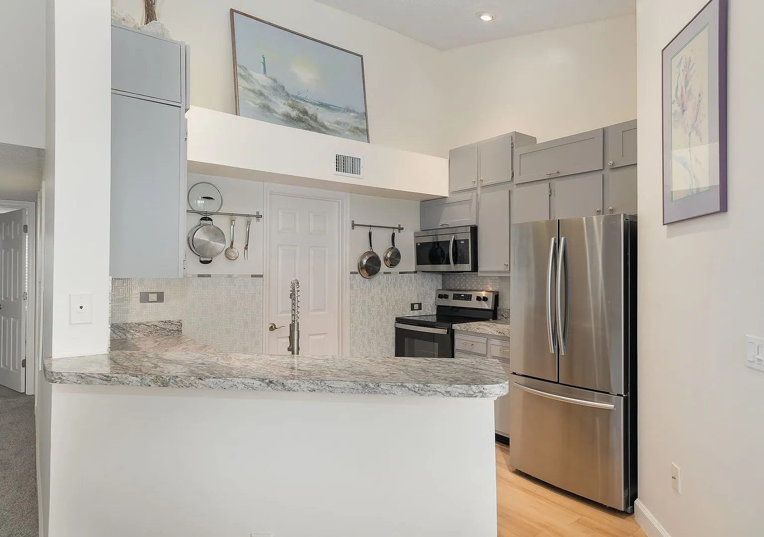 Waterfront condo — Photo 3