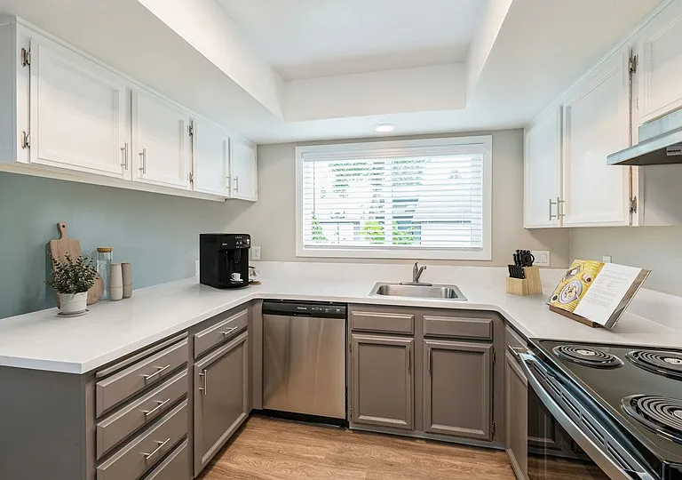 ReNew Rock Creek Townhomes — Photo 4