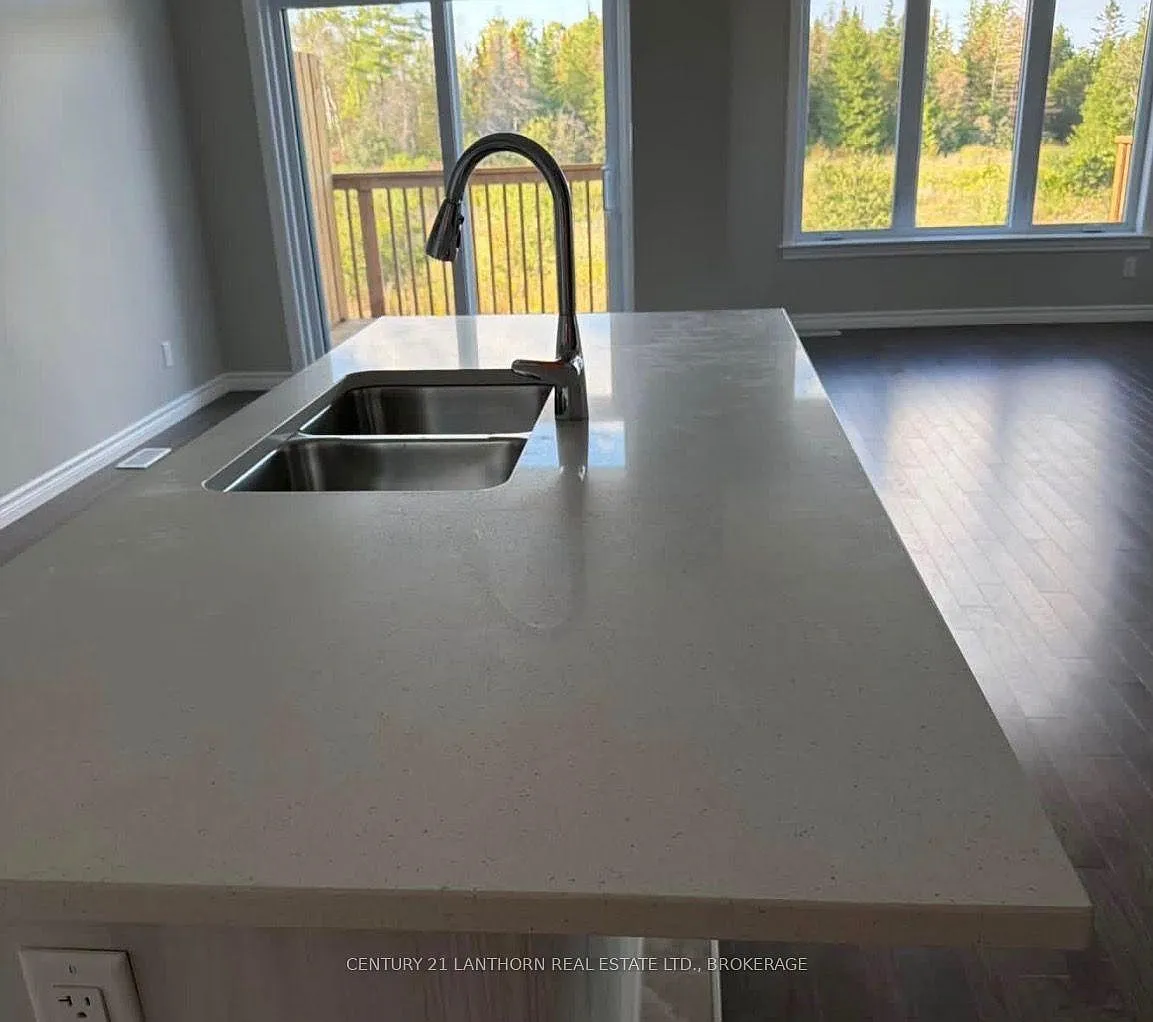 3 bed, $2,900 — Photo 2